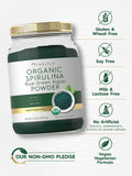 Taza con bebida de spirulina para empezar el día