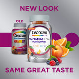 Centrum MultiGummies mano sosteniendo la botella para consumo cómodo.