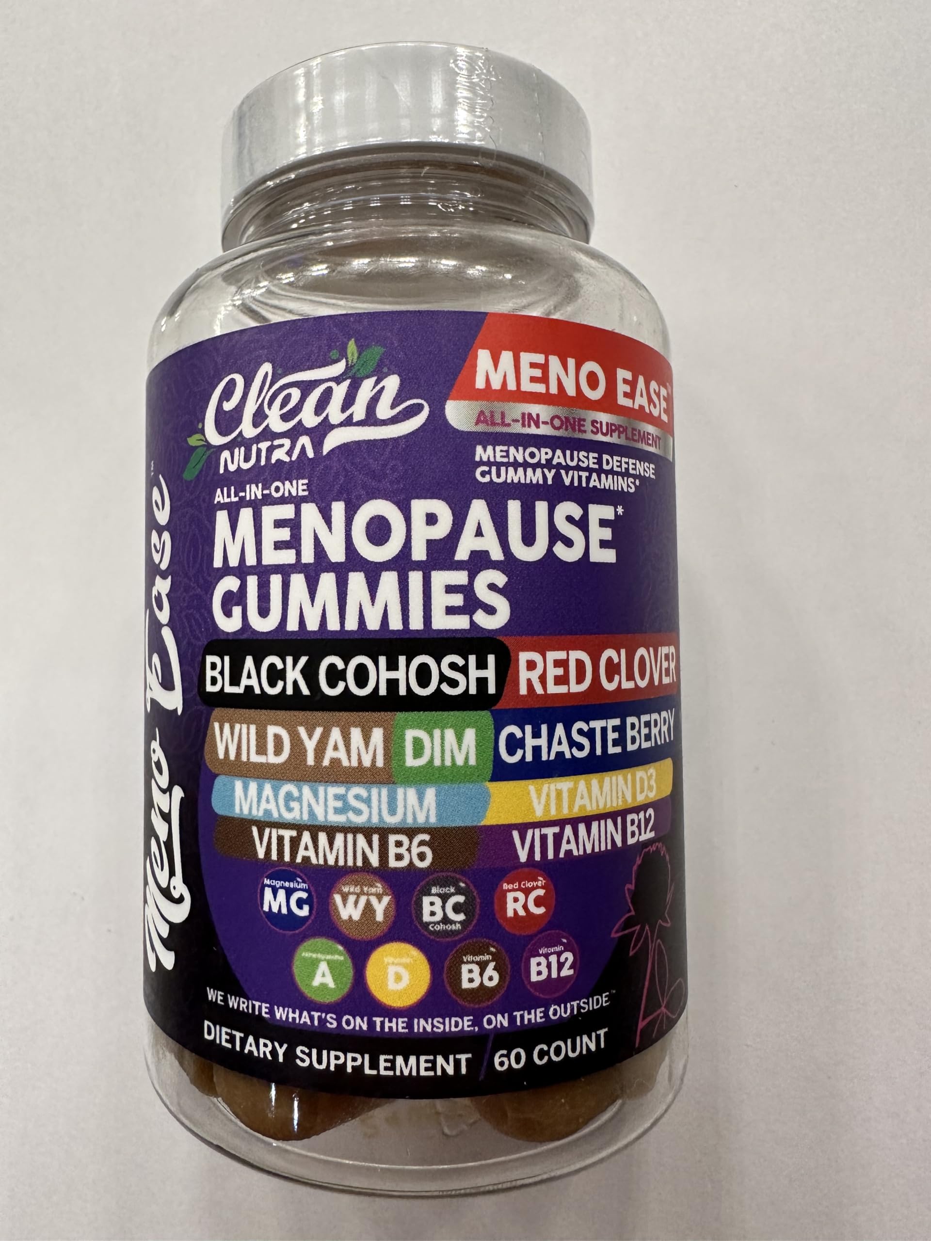 Etiqueta frontal de Clean Nutraceuticals Menopausia, destaca ingredientes clave para balance hormonal.