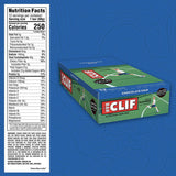 CLIF Bar con ingredientes orgánicos y frutos secos para nutrientes prácticos.