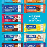 Textura suave de LUNA BAR CLIF con coco y chocolate.