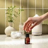 Uso en palma de la mano con Cliganic Lima para hidratación ligera