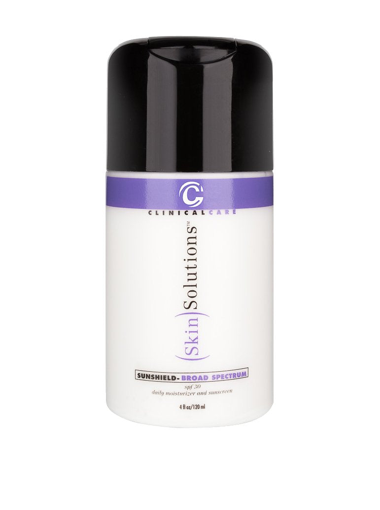 Sunshield SPF30 de Clinical Care, botella en uso para protección solar diaria