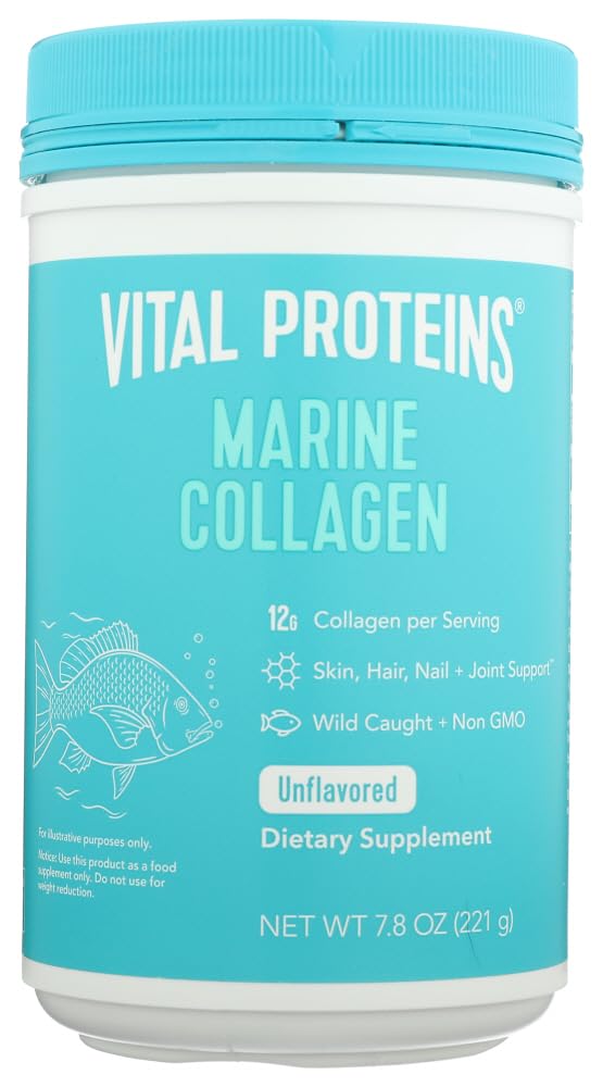 Colágeno marino Vital Proteins, vertido desde la botella para batidos diarios.