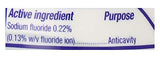 Colgate Crystal Mint: goteo sobre cepillo para limpieza fresca.