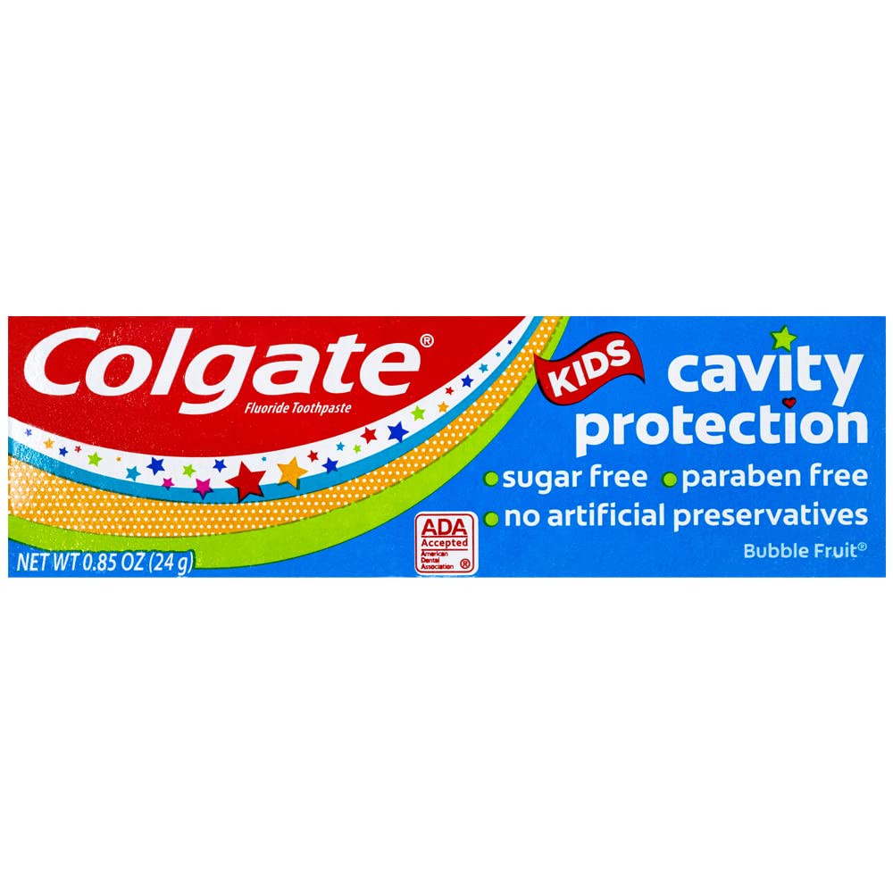 Colgate Kids niño cepillando dientes con espuma, aprendizaje diario