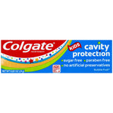 Colgate Kids niño cepillando dientes con espuma, aprendizaje diario