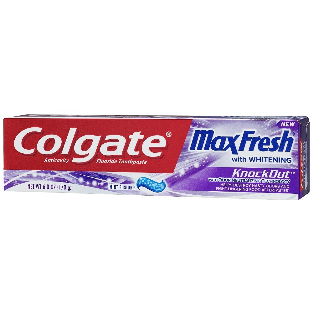 Colgate Max Fresh KnockOut, muestra de blanqueamiento suave en superficies dentales.
