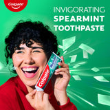 Colgate MaxFresh, pack de cuatro tubos, higiene diaria en casa.