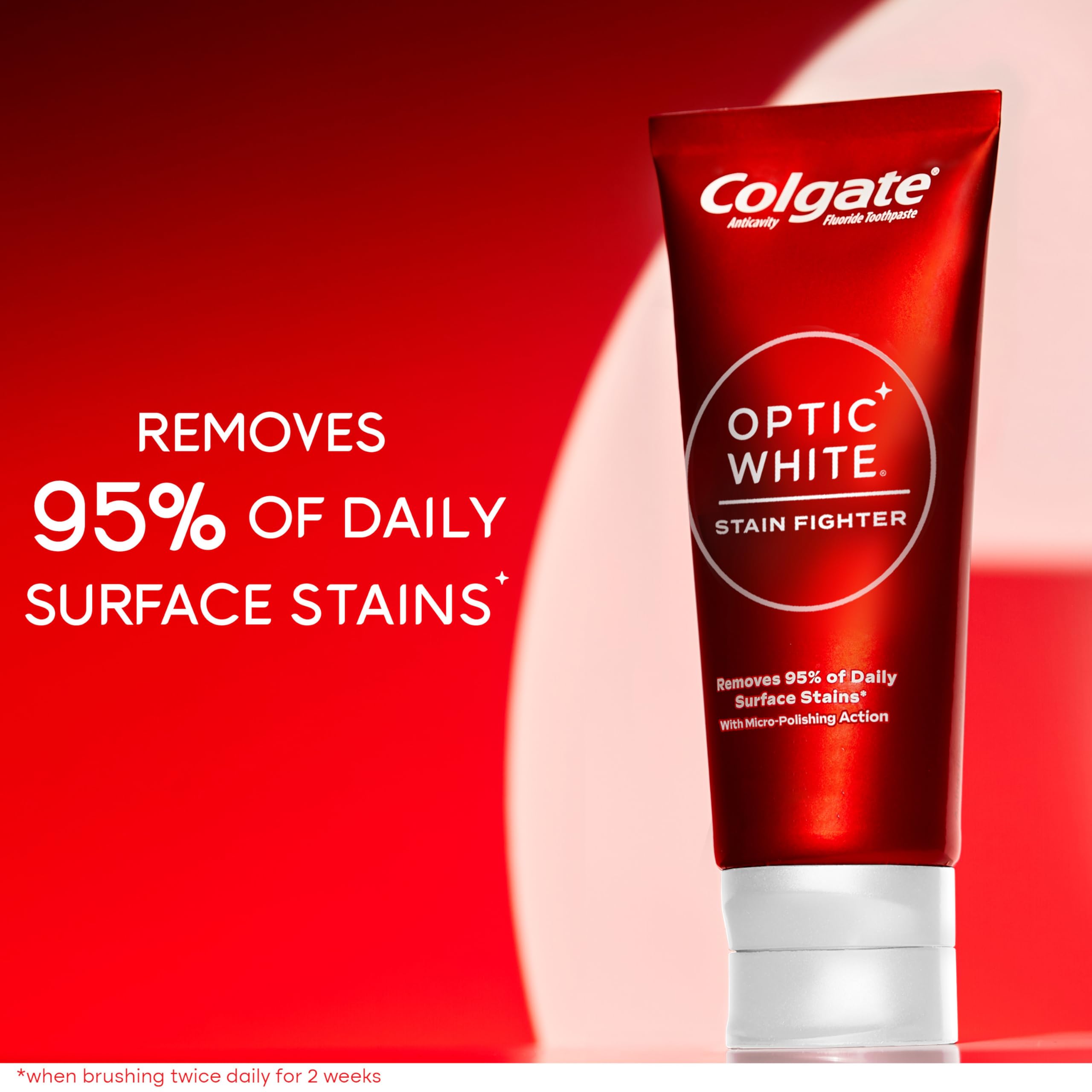 Colgate Optic White Stain Fighter en empaque de cuatro tubos facilita el cuidado diario.