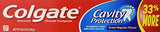 Colgate pasta dental sabor menta en tubo para aliento fresco.