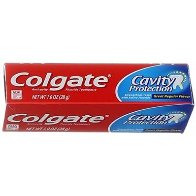 Colgate uso diario para una limpieza bucal completa