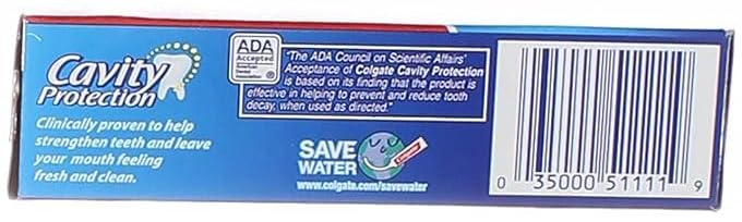 Primer plano de Colgate, tubo de tamaño viaje para llevar