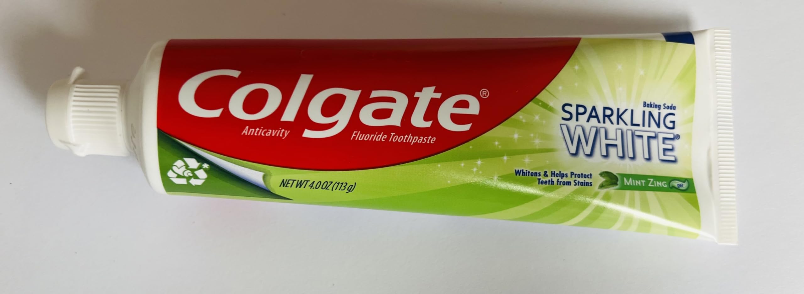Colgate Sparkling White cepillado correcto para un cuidado bucal diario