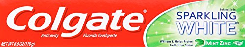 Colgate Sparkling White: espuma en el cepillo para una limpieza fresca con menta.