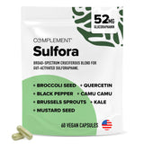 Complement Sulfora: botella vertiendo dosis diaria para apoyo antioxidante.
