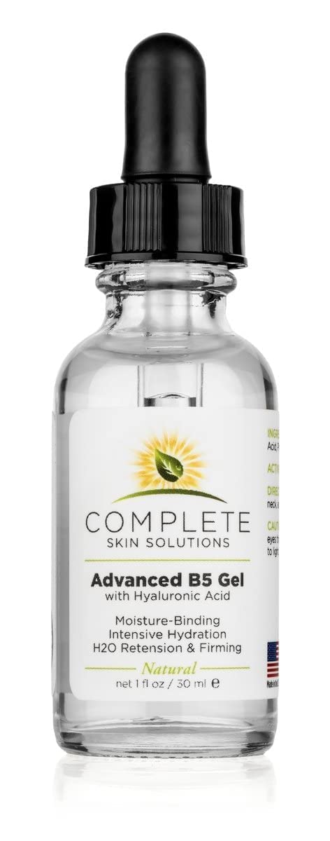 Aplicación de gotas del gel B5 en el rostro para hidratación y plenitud.