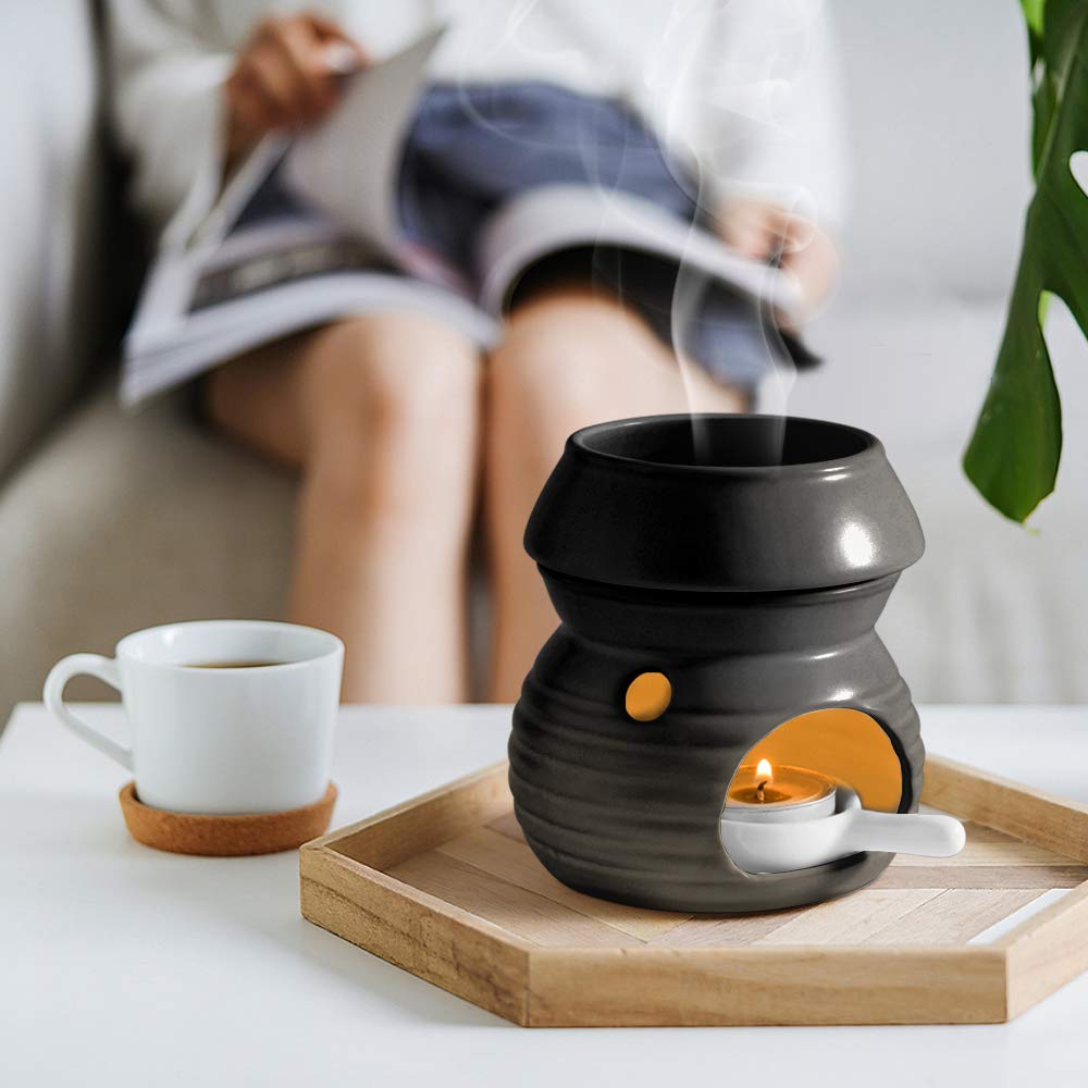 Ambiente hogareño con el diseño negro elegante de ComSaf.