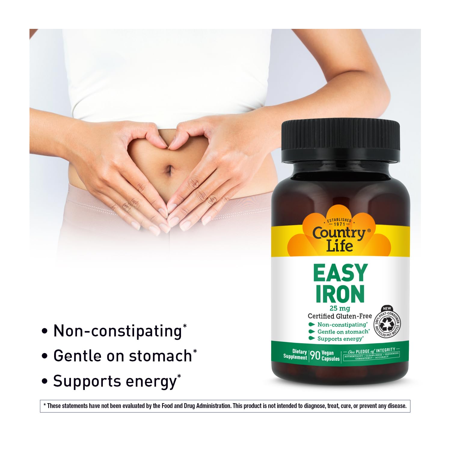 Persona tomando Easy Iron 25 mg para apoyo diario de energía.