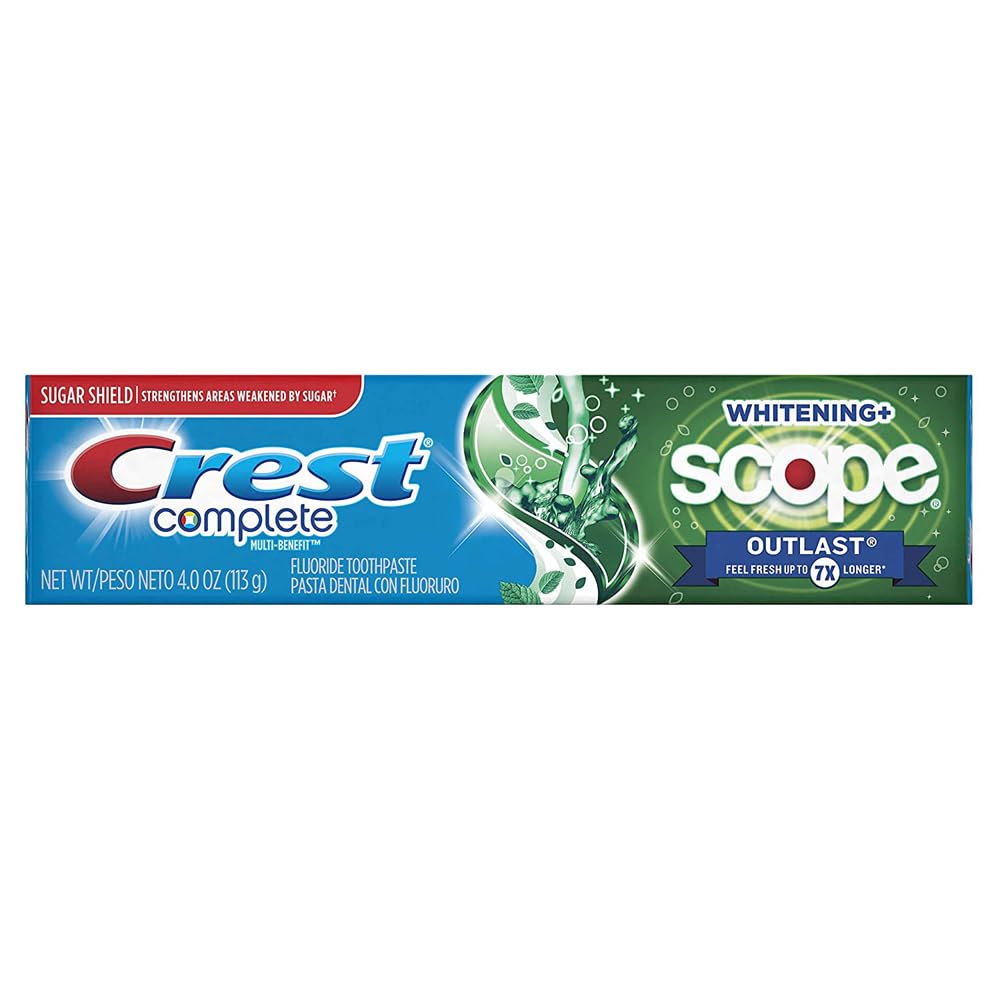 Pasta Crest Extra White Plus Scope Outlast para sonrisa más blanca y aliento fresco.