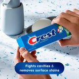 Crest pasta dental mentolada, blanqueamiento suave y limpieza de manchas superficiales.