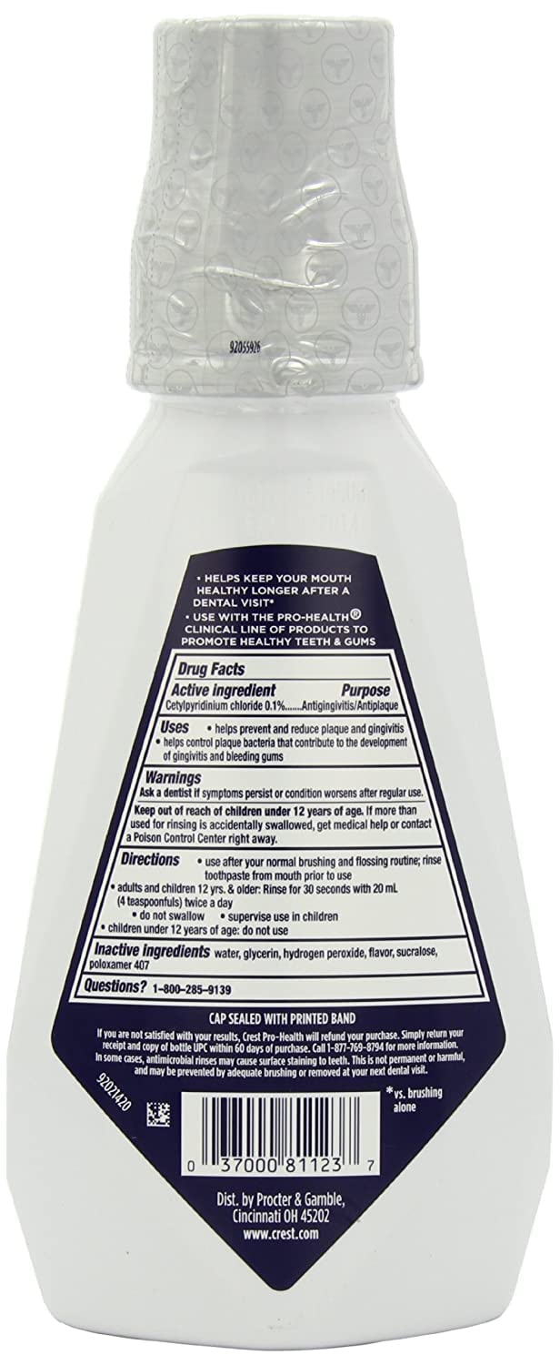 Crest Pro-Health Clinical vertido en vaso para enjuague cómodo.