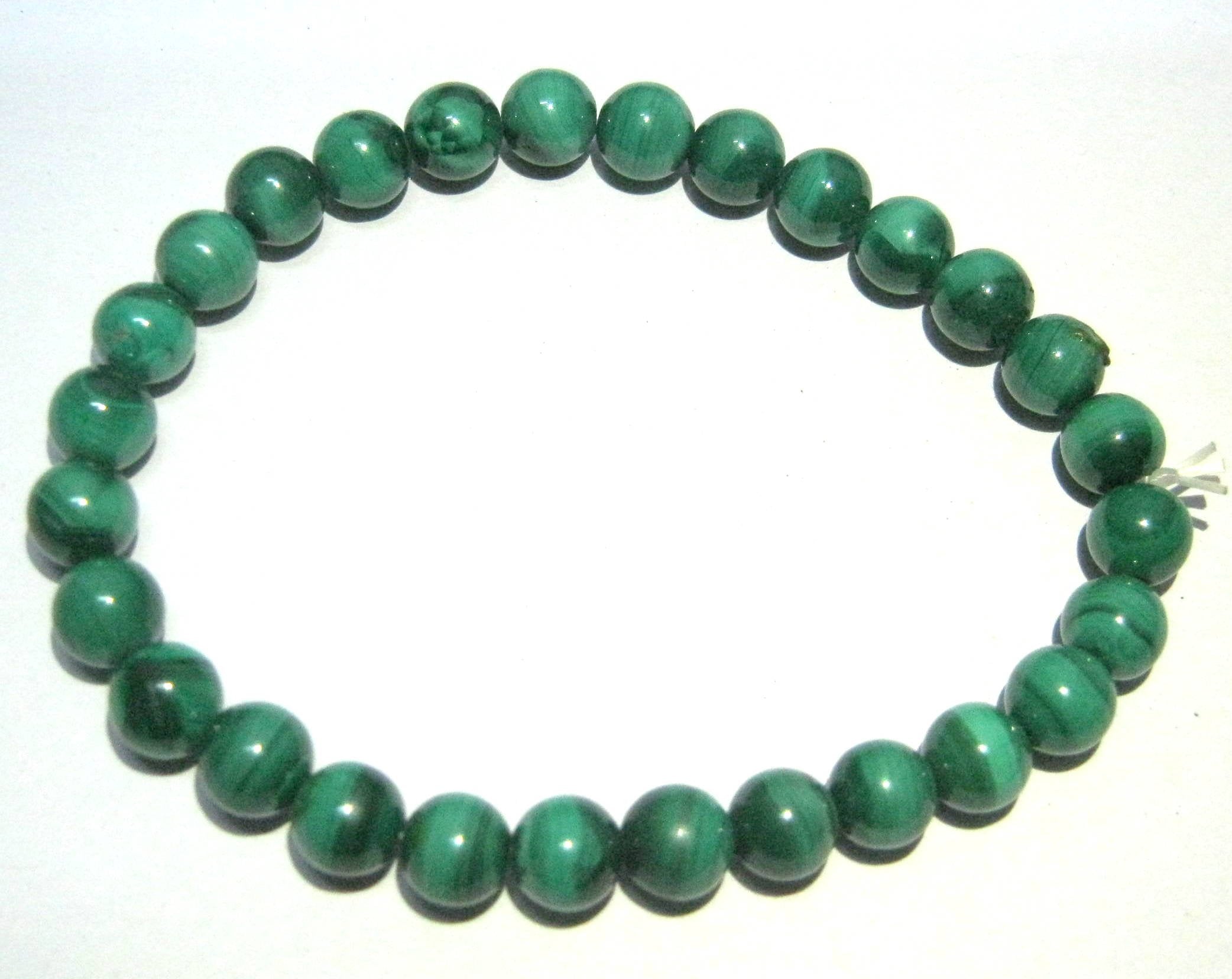 CRYSTALMIRACLE pulsera malaquita detalle, diseño artesanal para equilibrio emocional.