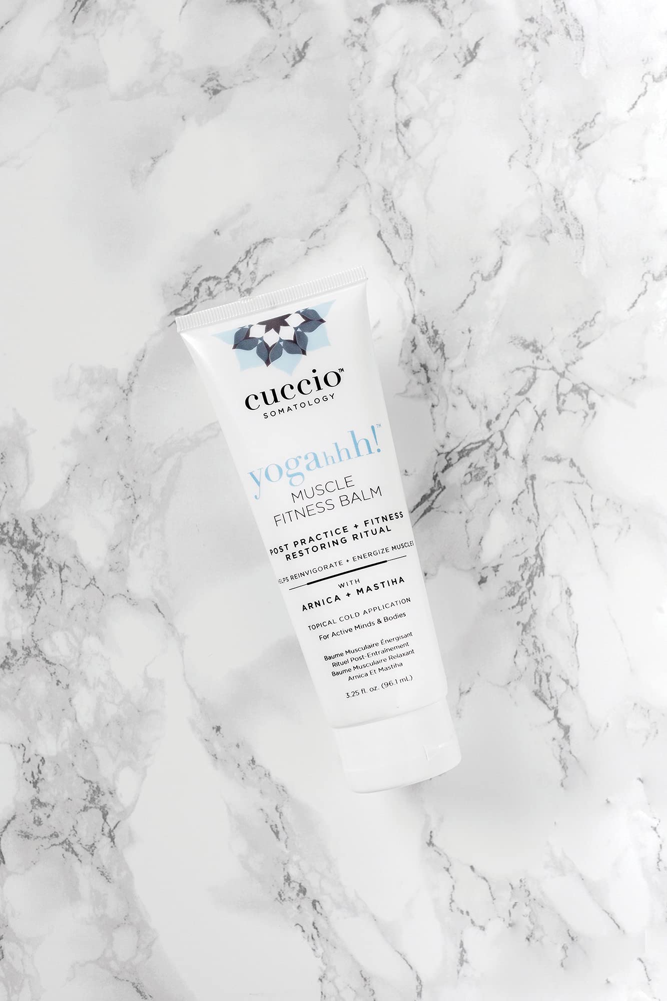 Cuccio Somatology Yogahhh Muscle Balm textura ligera para uso diario.