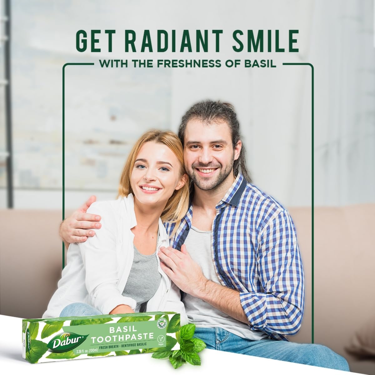 Aplicación fácil de la pasta dental Dabur albahaca durante la rutina.