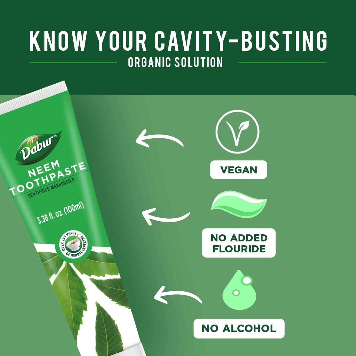 Cepillo dental junto a Dabur Neem para la rutina diaria.