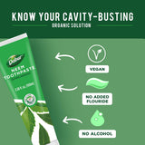 Cepillo dental junto a Dabur Neem para la rutina diaria.