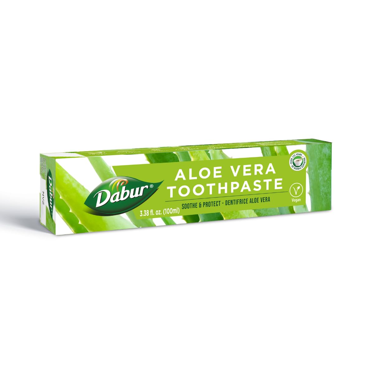 Pasta dental Dabur Herbal en paquete de tres para uso diario.