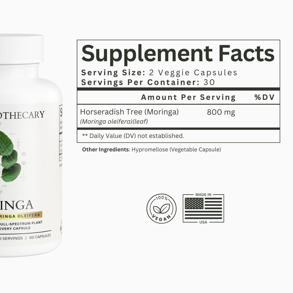 Cápsulas Dear Apothecary Moringa en mano, lista para tu rutina diaria.