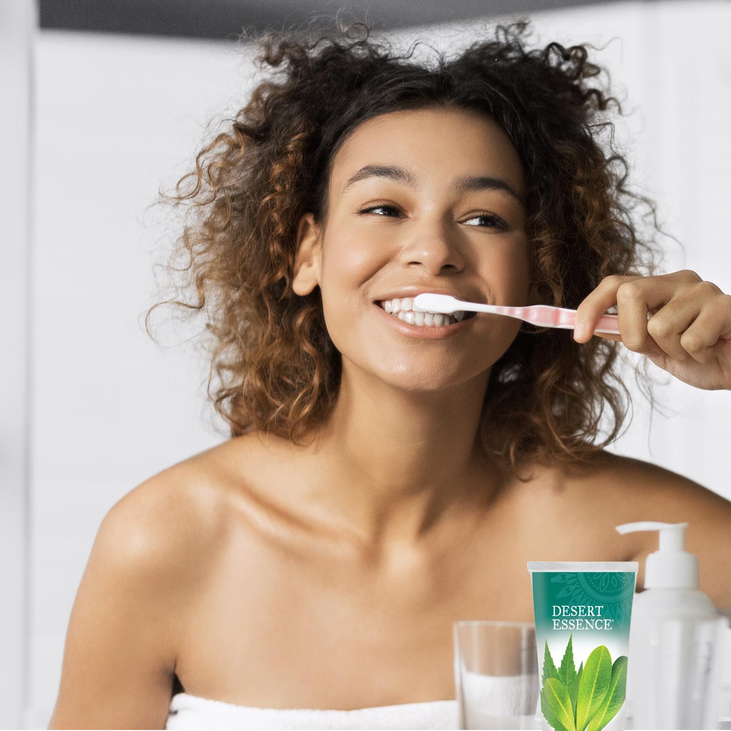 Desert Essence Pasta Dental, sin fluoruro, opción natural para higiene oral.