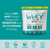 Shaker de Designer Wellness Whey preparando un batido suave y cremoso.