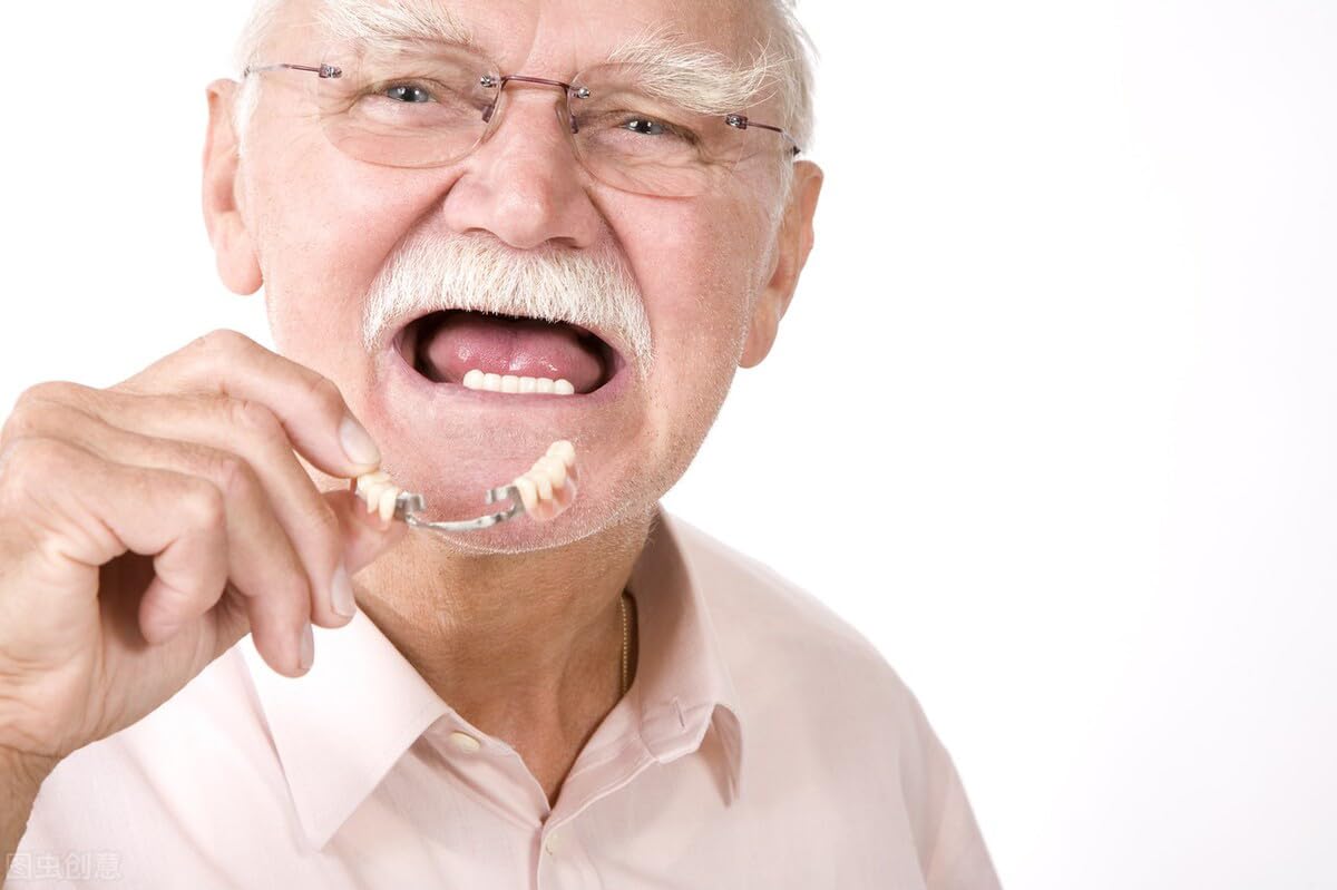 Dientes falsos: instrucciones simples para un uso seguro y eficaz.