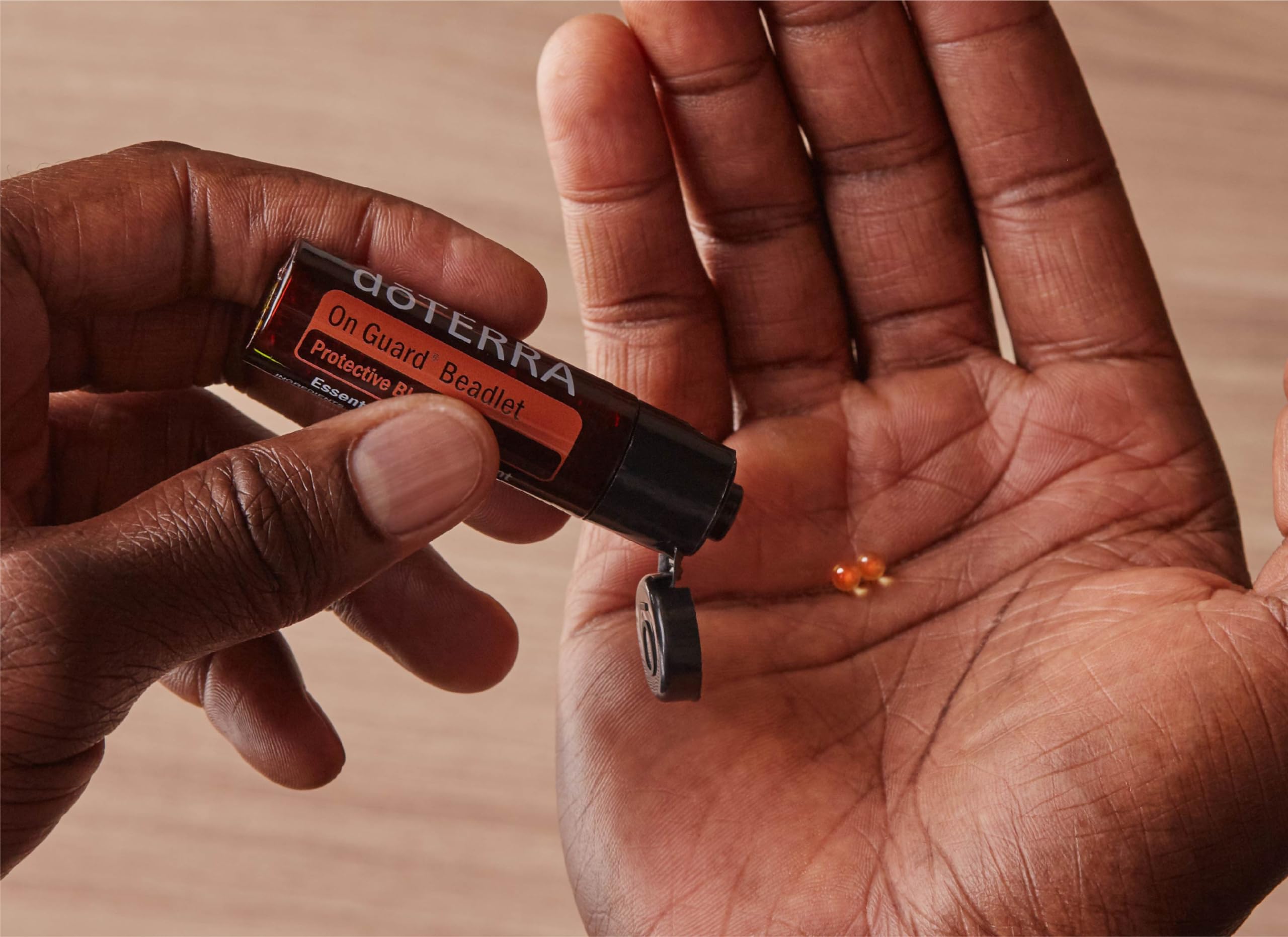 doTERRA On Guard: perlas protectoras en primer plano, opción conveniente para consumo diario.