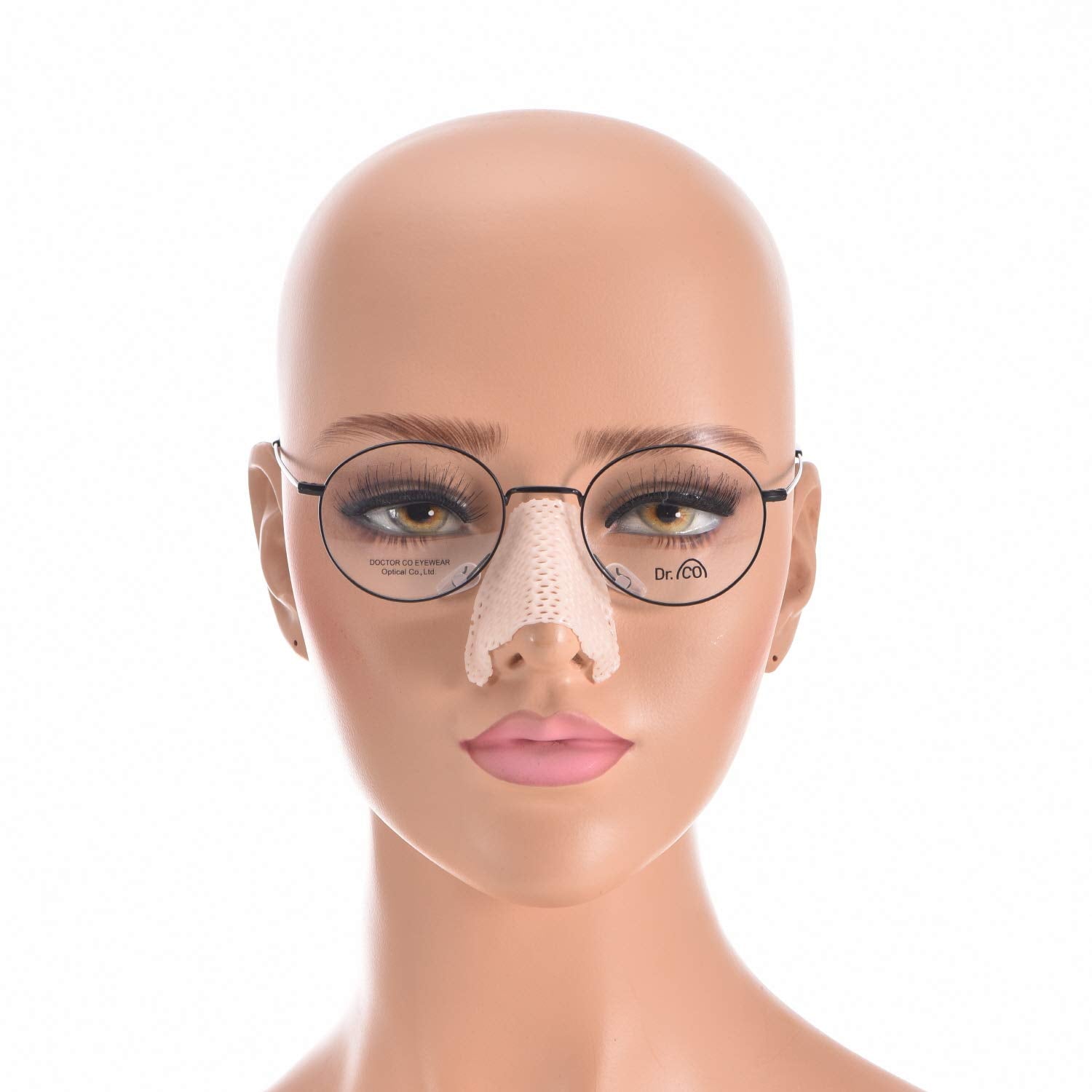 DOCTOR CO EYEWEAR redistribuye presión hacia las mejillas para mayor confort.