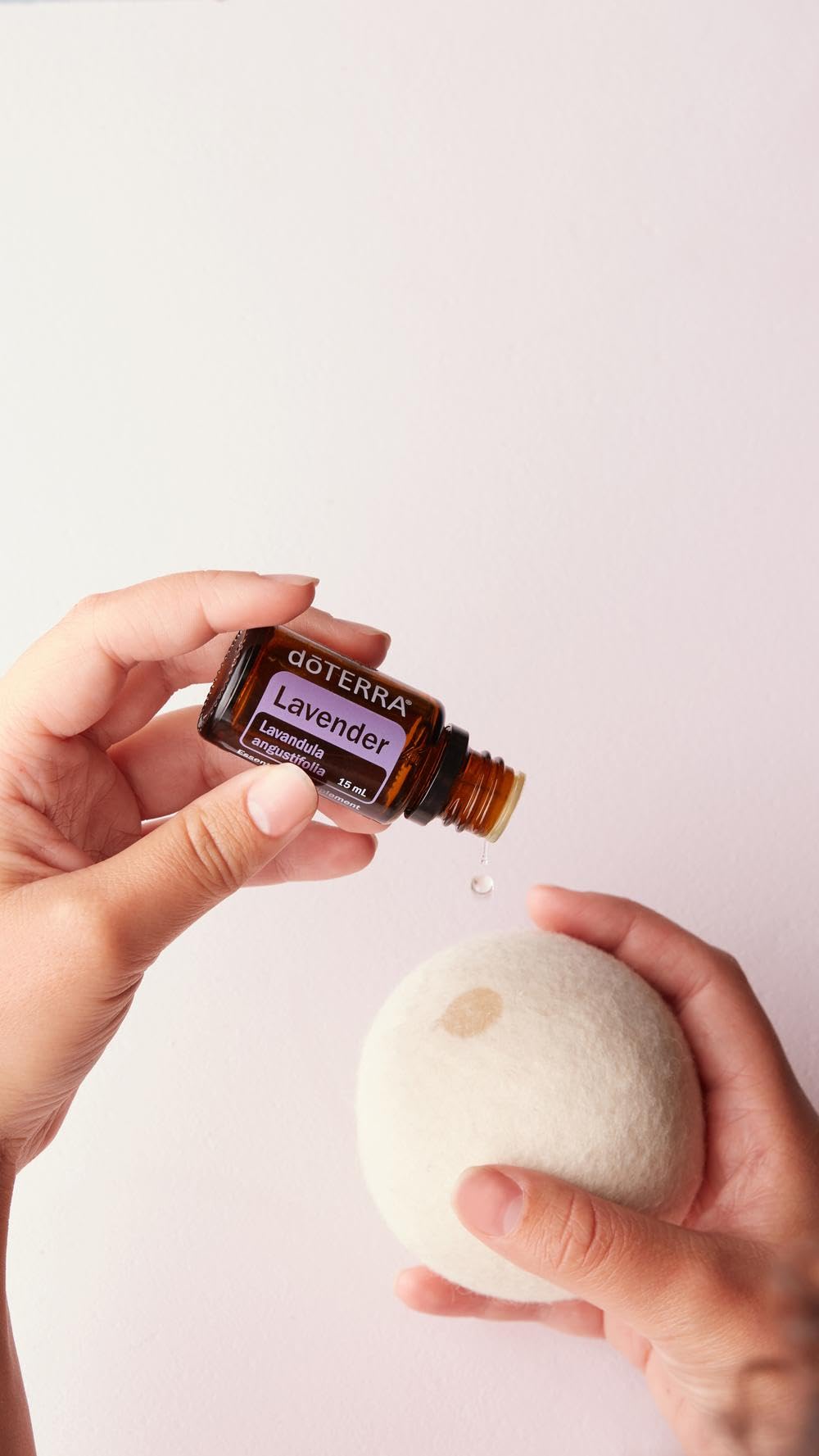 doTERRA Lavender: gotero para facilitar la dosis y la experiencia de relajación.