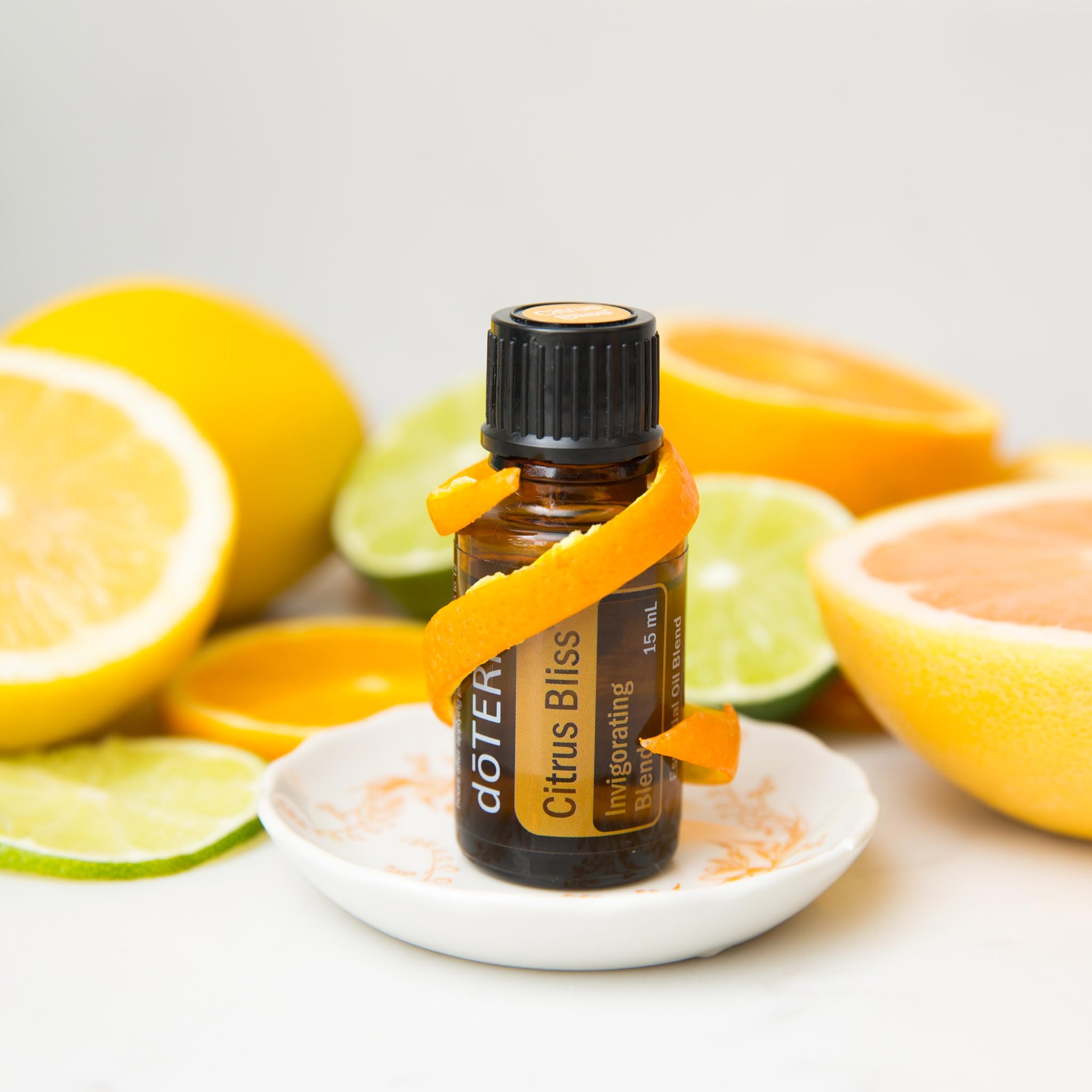 Difusor con Citrus Bliss de doTERRA llenando la estancia con fragancia energizante