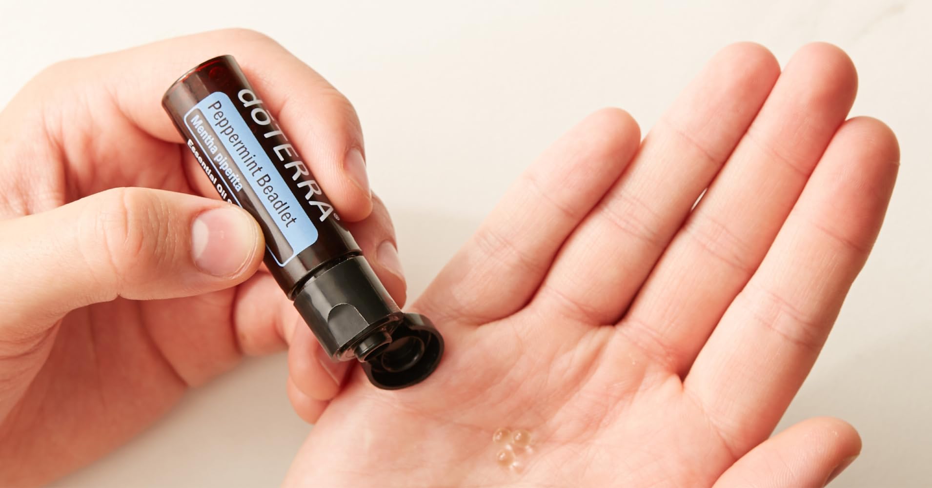 doTERRA Perlas de Menta para viaje, fáciles de usar en movimiento