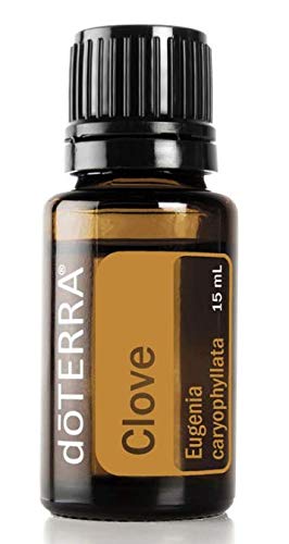 doTERRA clavo, uso-dental, ofrece aroma estimulante para la rutina de cuidado bucal.