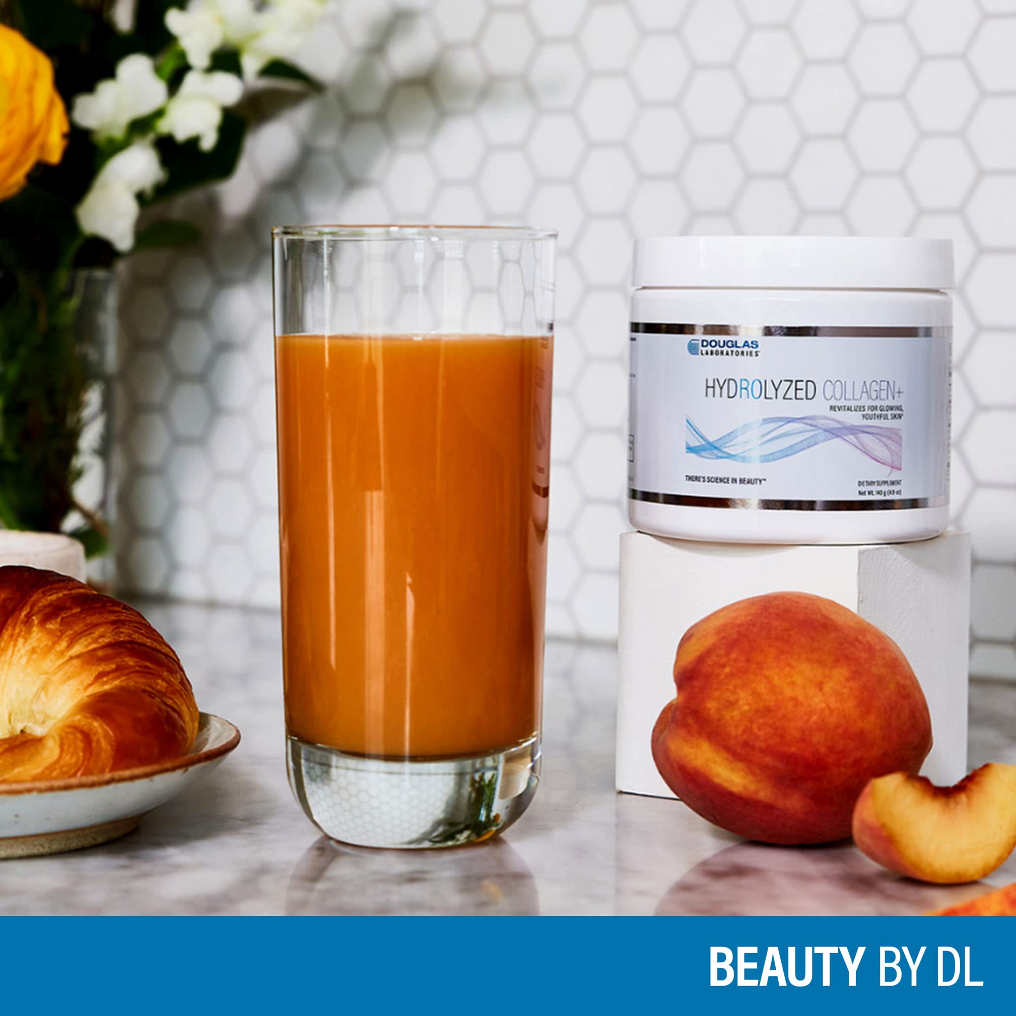Douglas Laboratories Hydrolyzed Collagen+ polvo en vaso para mezclar fácilmente y apoyar hidratación