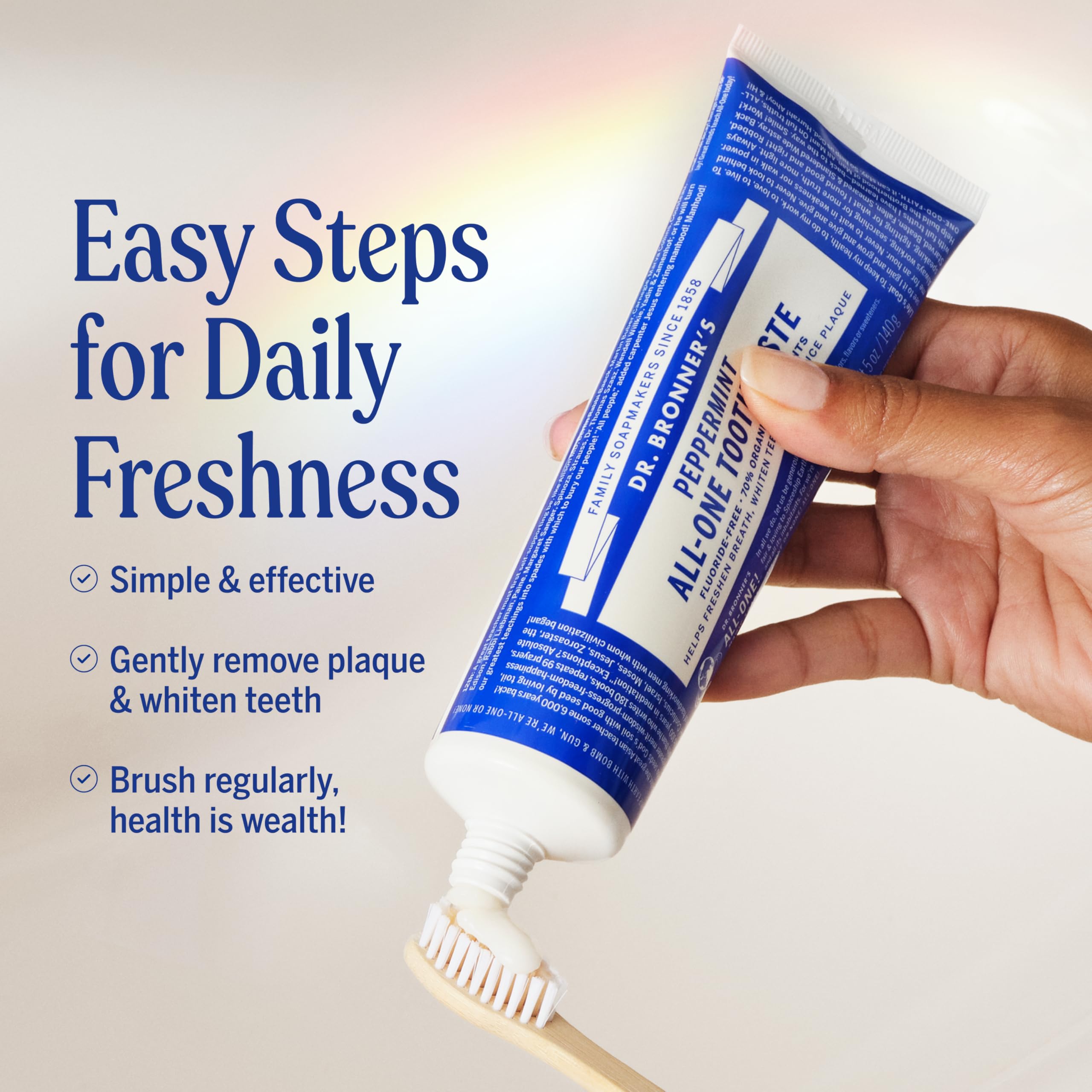 Textura suave de la pasta Dr. Bronner’s All-One para uso diario.