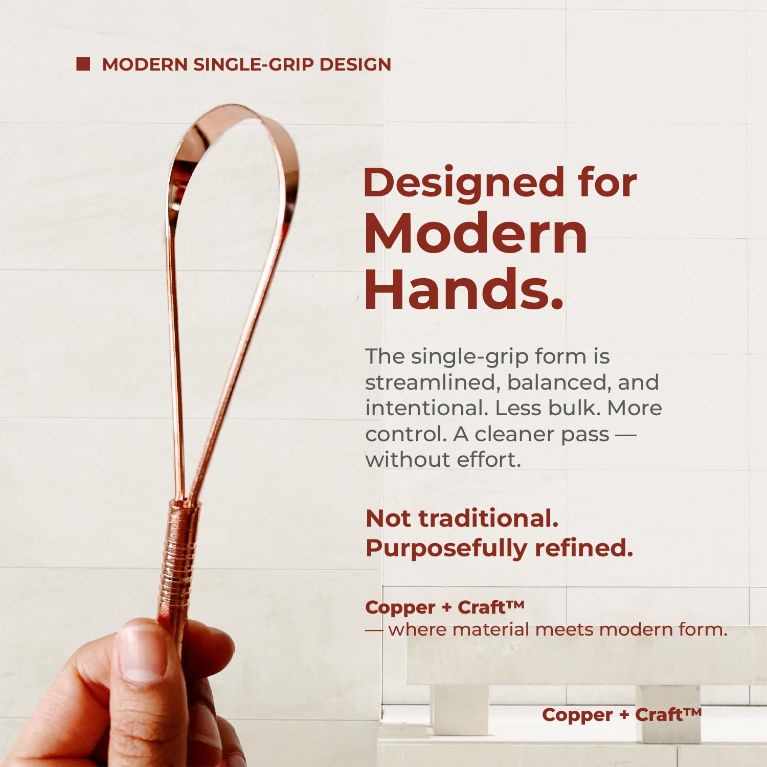 Diseño ergonómico de agarre único para limpieza eficiente de la lengua.