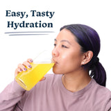 Tableta Drinklits disolviéndose en agua con sabor natural a naranja.