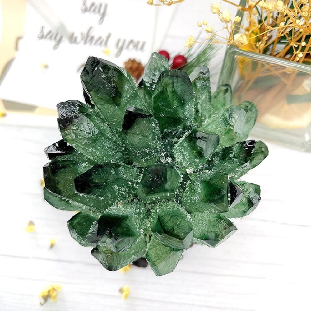 DUKIZA detalle de superficie cristal verde, perfecto para exhibir en estante.