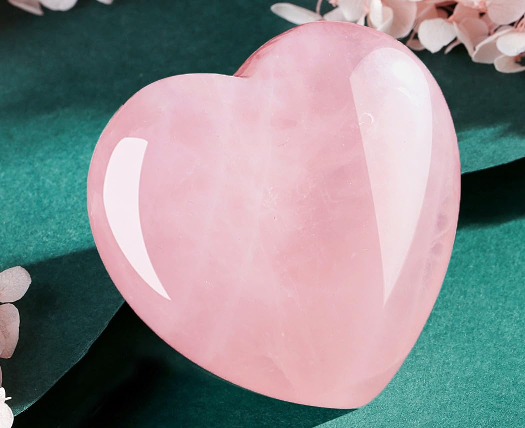 DUQGUHO Detalle de cuarzo rosa en forma de corazón para decoración elegante.