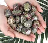 DUQGUHO Piedra Sangre de Dragón en detalle irregular para joyería artesanal.