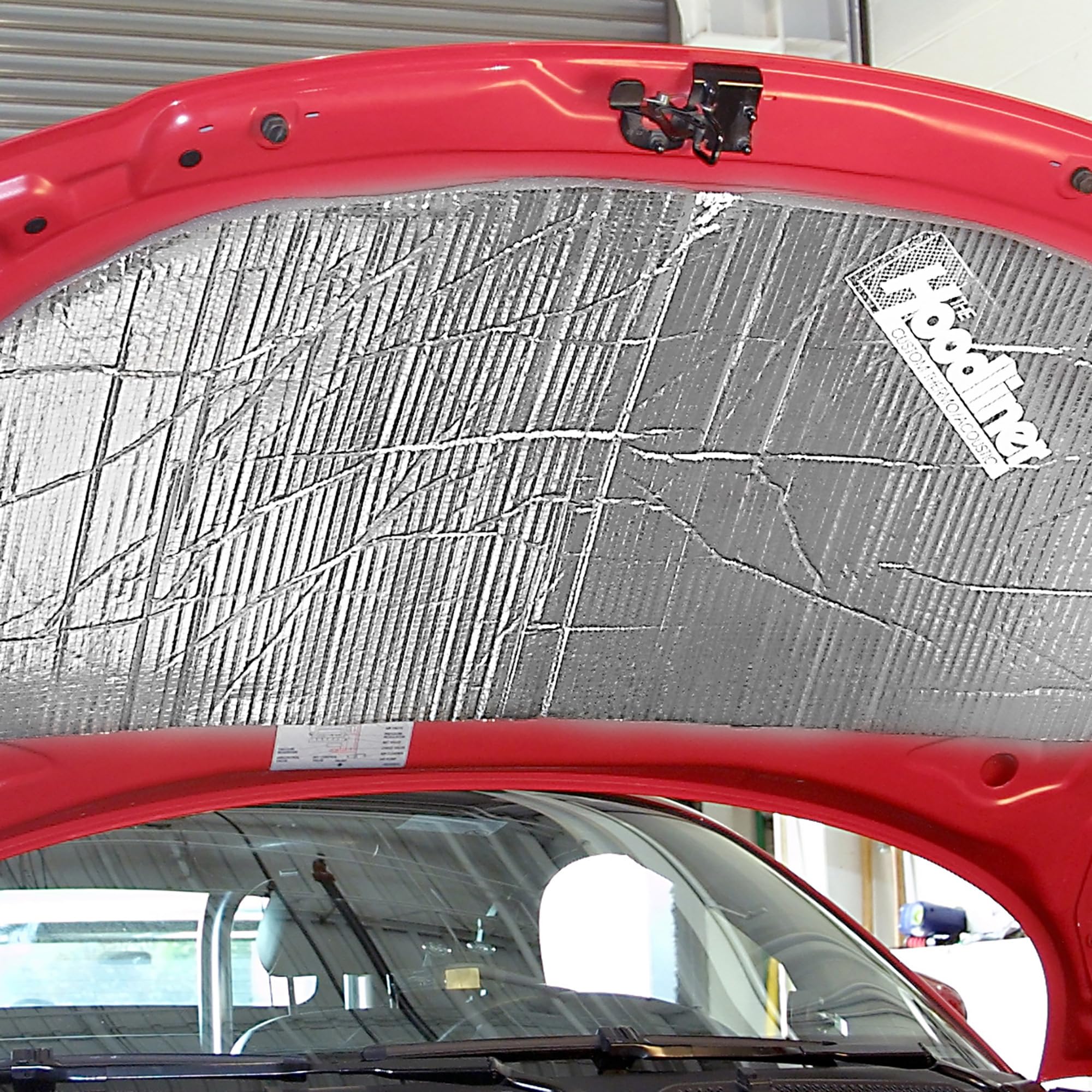 Dynamat Hoodliner absorbe ruido del motor para un habitáculo claro